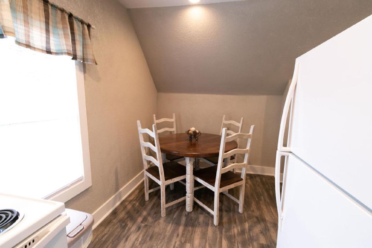 Spacious Rustic Downtown Market St 1 Bedroom Apt, Sleeps Up To 5, Steps To Honeywell & Eagles Theatre Wabash Exteriör bild