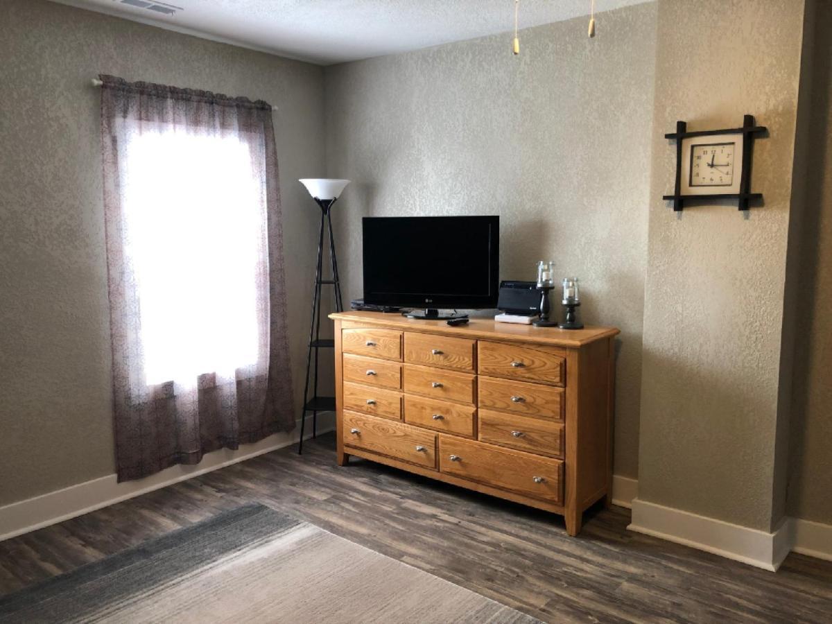 Spacious Rustic Downtown Market St 1 Bedroom Apt, Sleeps Up To 5, Steps To Honeywell & Eagles Theatre Wabash Exteriör bild