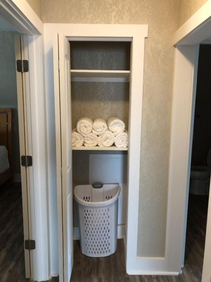 Spacious Rustic Downtown Market St 1 Bedroom Apt, Sleeps Up To 5, Steps To Honeywell & Eagles Theatre Wabash Exteriör bild